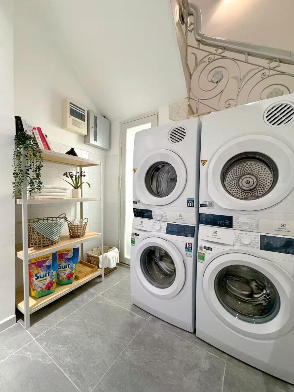 Perfect Location, Center